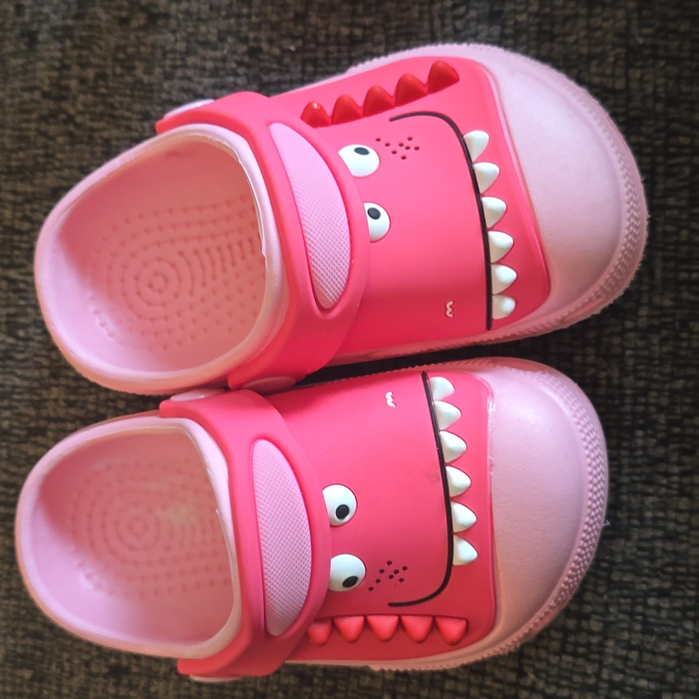 Generic crocs